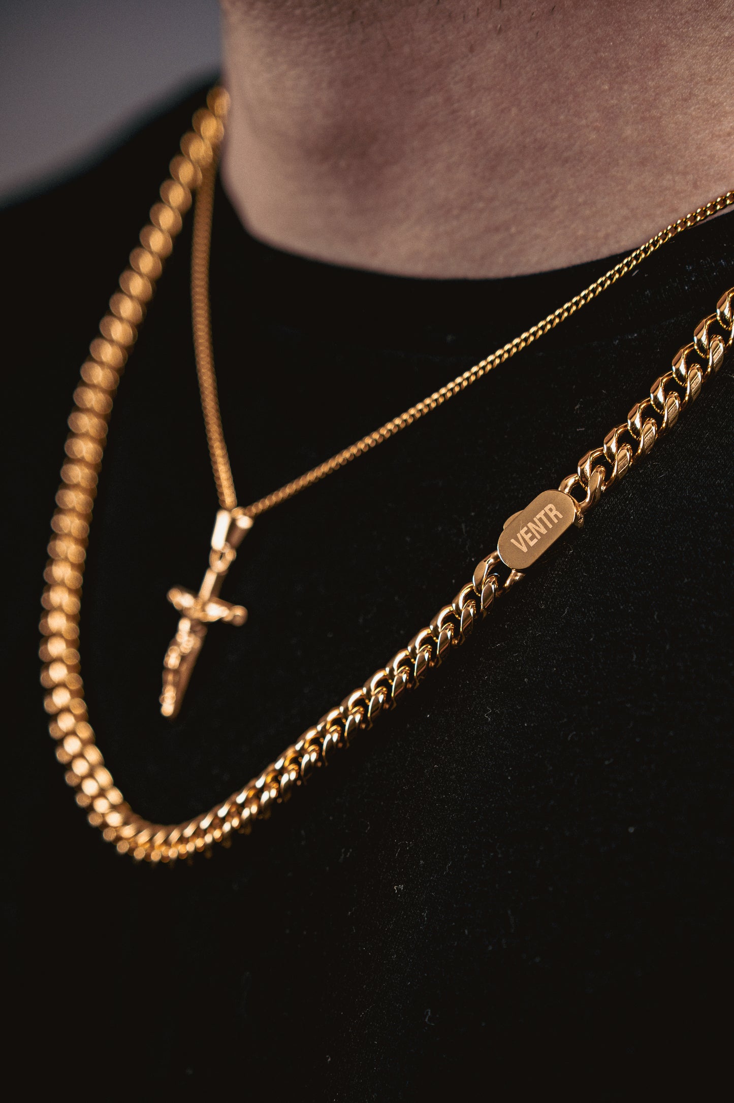 2MM Crucifix Pendant - Gold