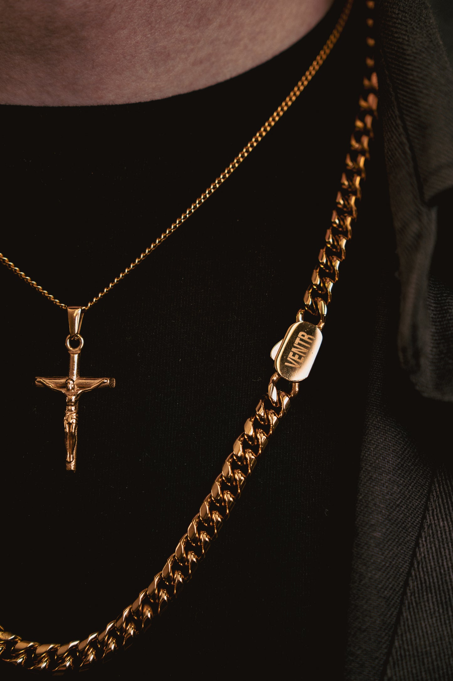 2MM Crucifix Pendant - Gold